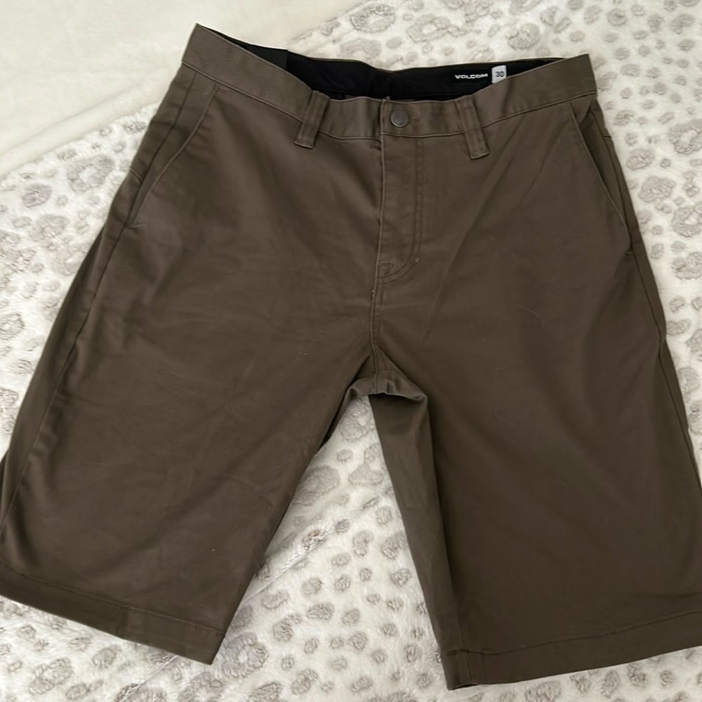 NWOT volcom men’s chino shorts